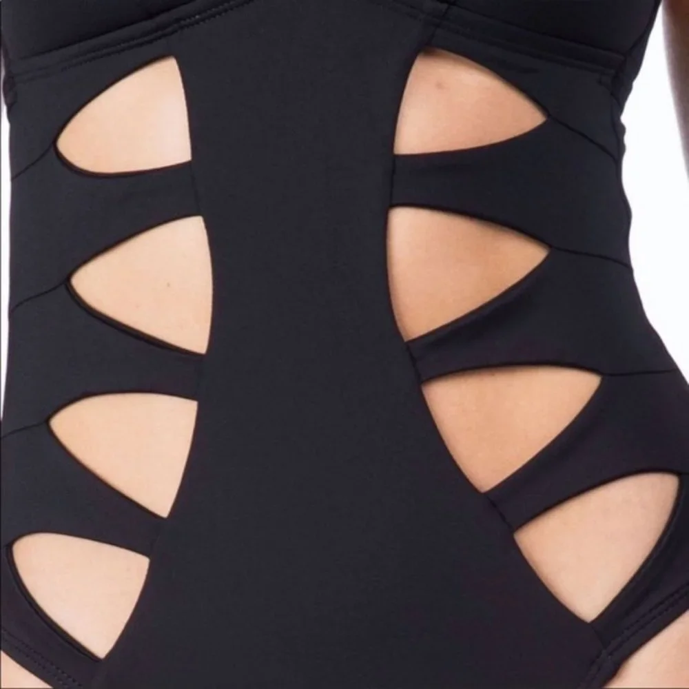 Kenneth Cole | Tummy Toner Cutout Swimsuit | M - Picture 4 of 10